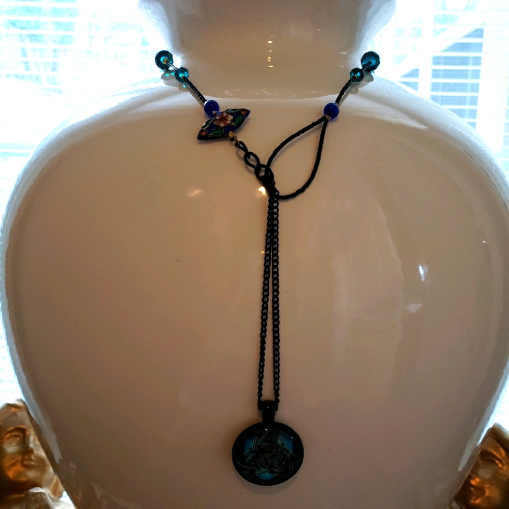 Irish Celtic Trinity Lariat. - Picture 3 of 8